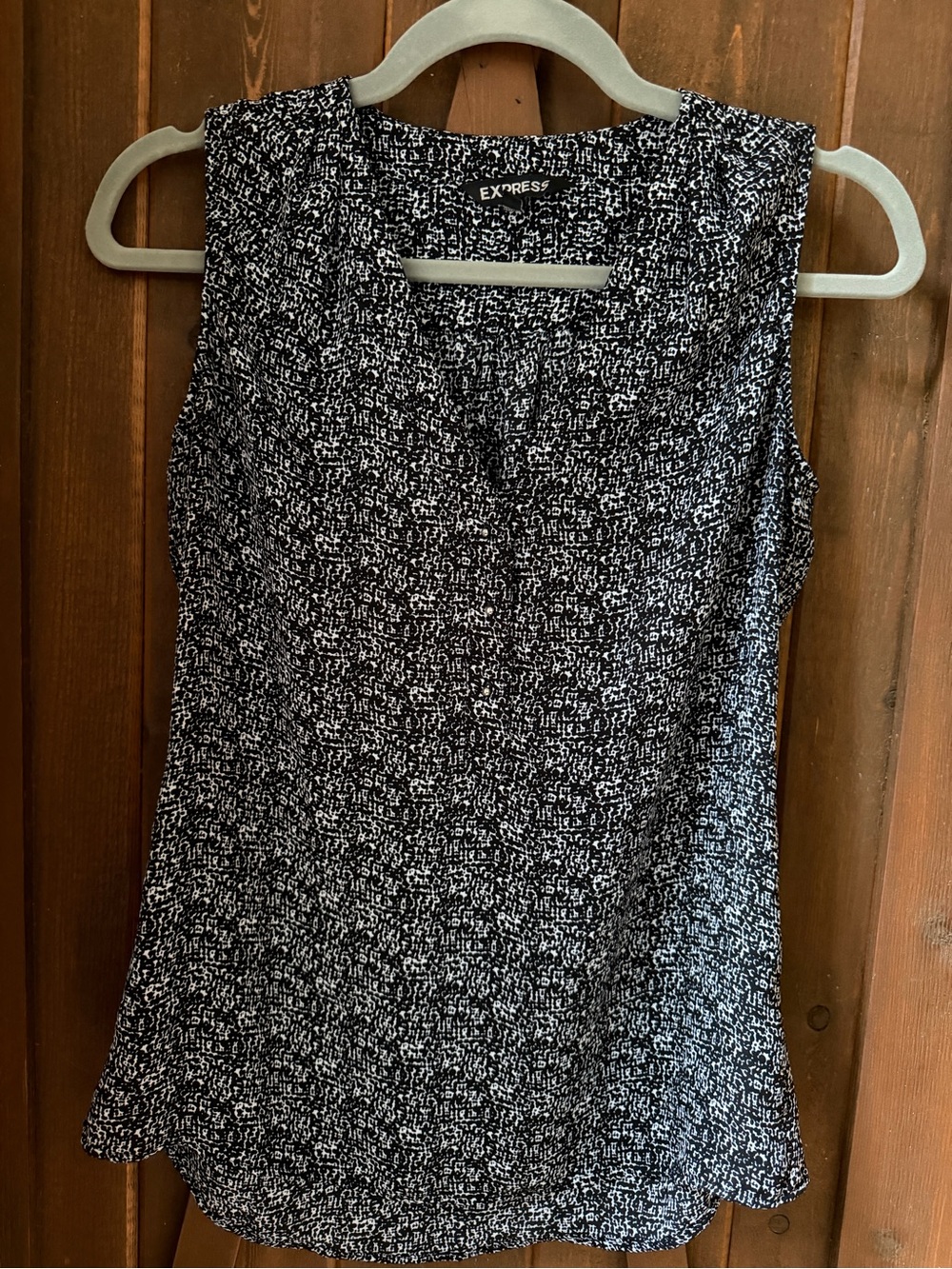 Express Black and White Textured Scoop Neck Sleeveless Camisole